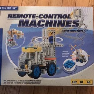 Remote control machine construction kit. 8 years and up.